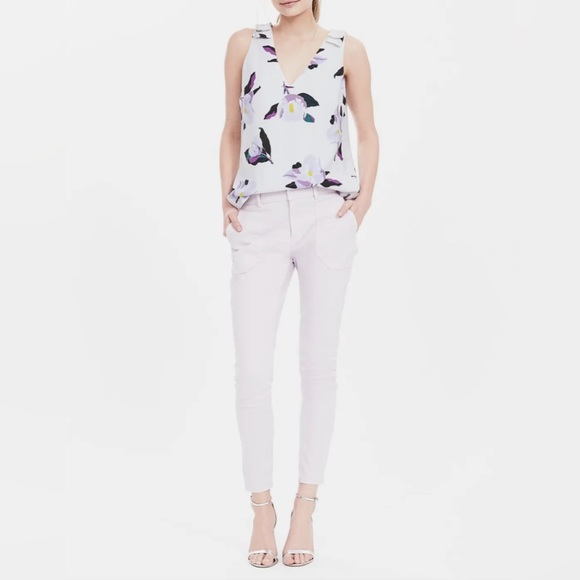 ✨ CLEAR OUT SALE ✨ Banana Republic Sleeveless Floral Blouse - Picture 4 of 8